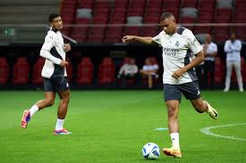 季末捧杯 季末捧杯